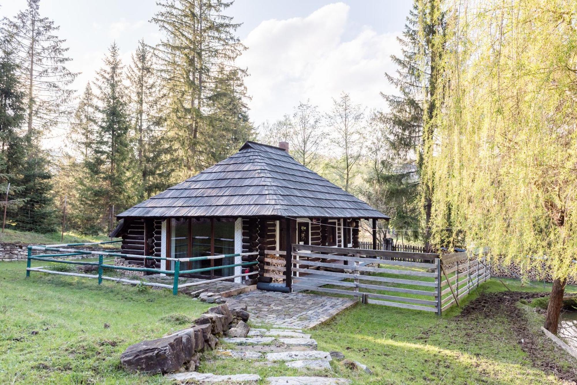 Pensiunea Casa Bunicilor Mînăstirea Humorului Buitenkant foto