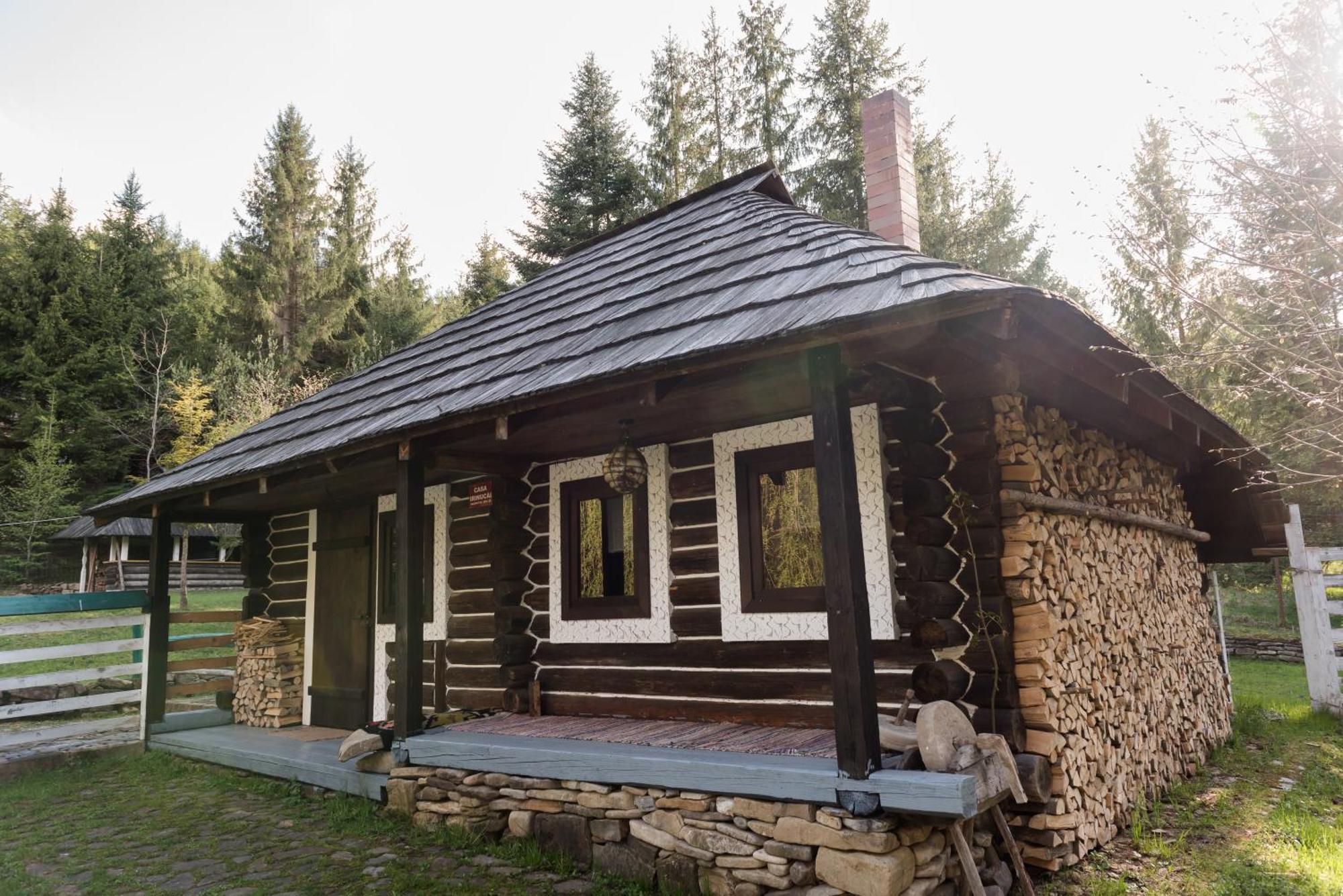 Pensiunea Casa Bunicilor Mînăstirea Humorului Buitenkant foto