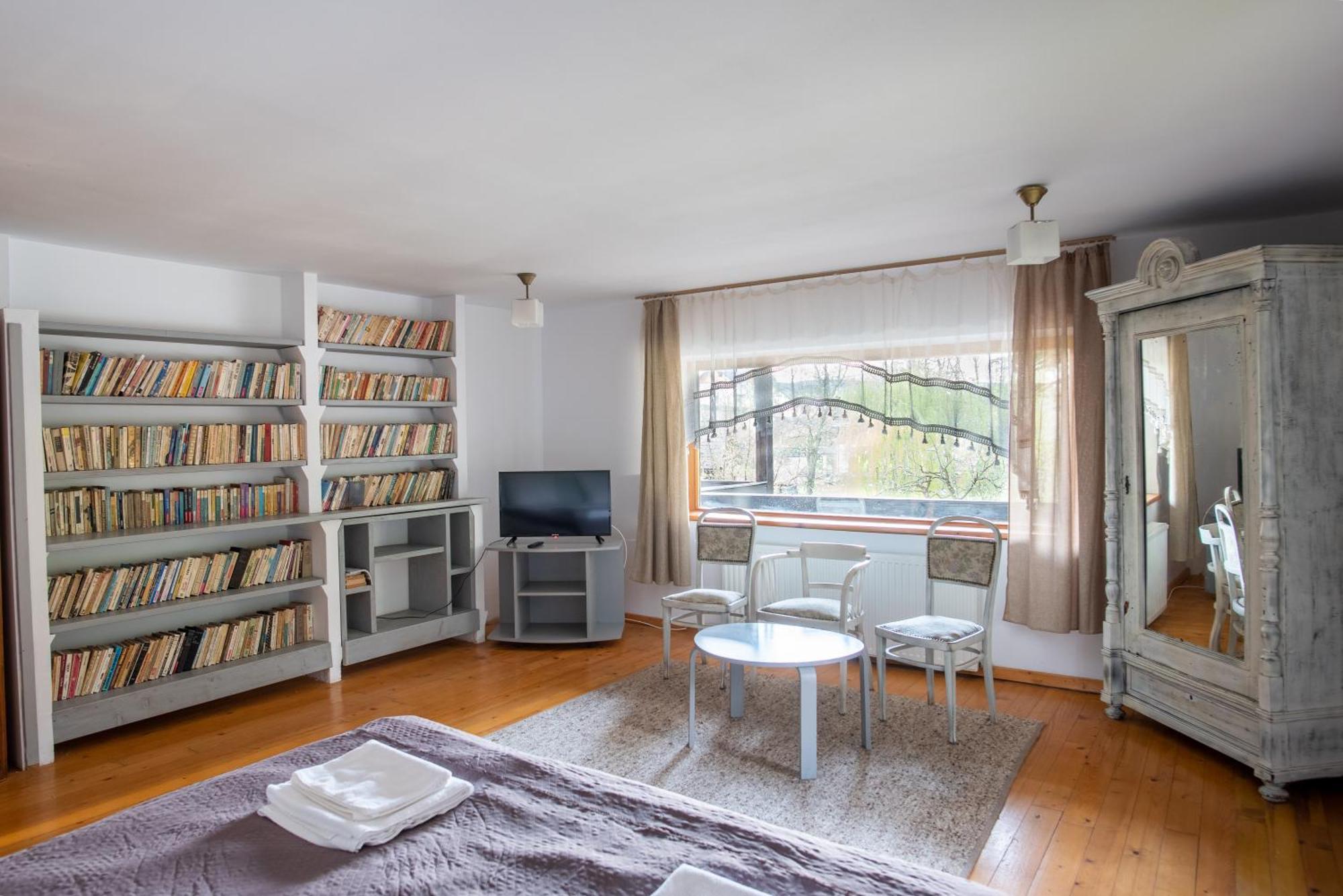 Pensiunea Casa Bunicilor Mînăstirea Humorului Kamer foto